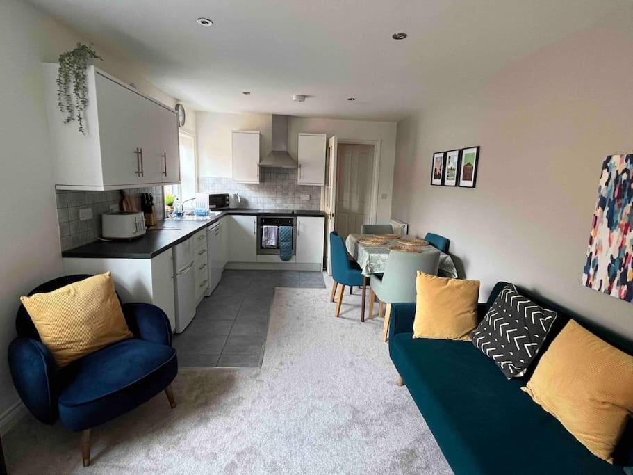 Town Centre Apartment With Parking Wallingford Exterior photo